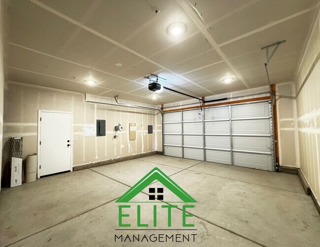 Building Photo - 8772 Oldfield Wy
