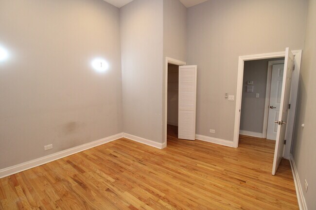 Building Photo - 1435 N Ashland Ave