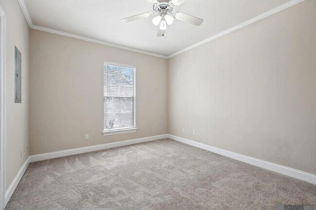 Building Photo - 7300 Burbank Dr