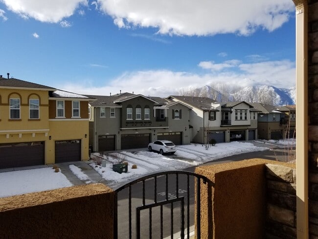 Building Photo - Condo For Rent in Gardnerville
