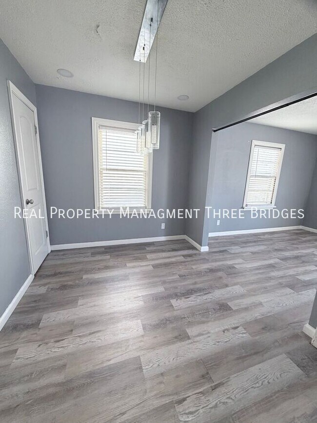 Building Photo - 35 S Barat Ave