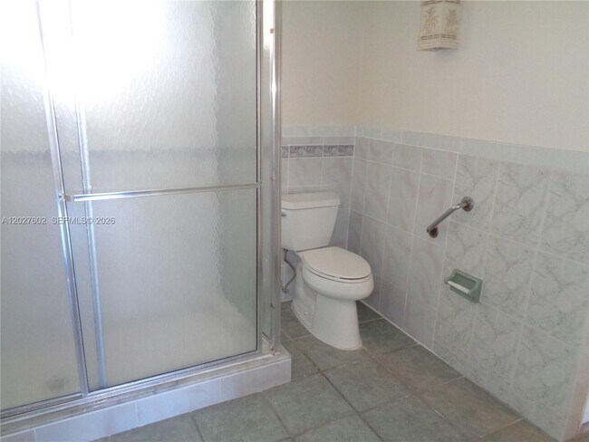 Building Photo - 450 Golden Isles Dr