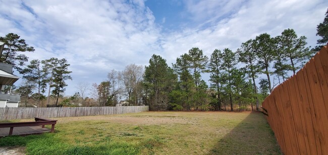 Building Photo - Country Neighborhood