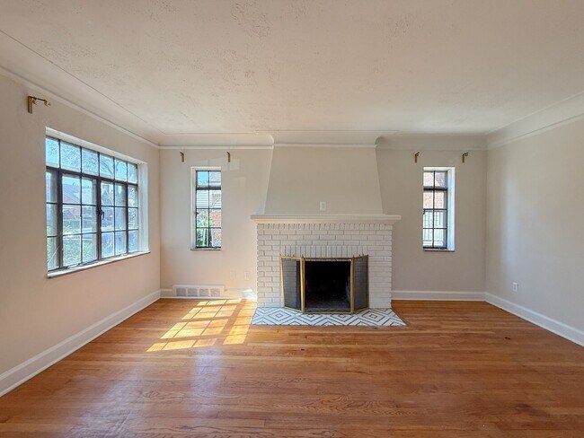 Building Photo - Newly Renovated 3 Bed 1 Bath Westside Home!