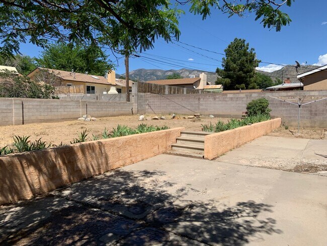 Building Photo - 12809 Mountain View Ave NE