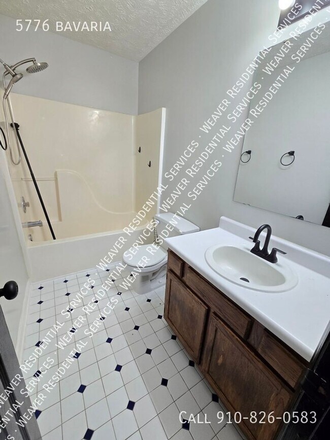 Building Photo - Cute Two Story in Fayetteville!