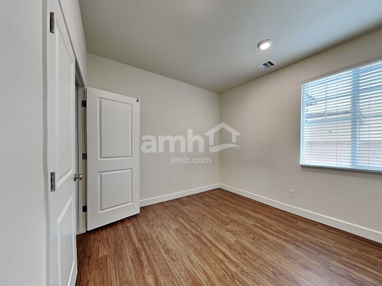 Building Photo - 1713 Viaggio Ave