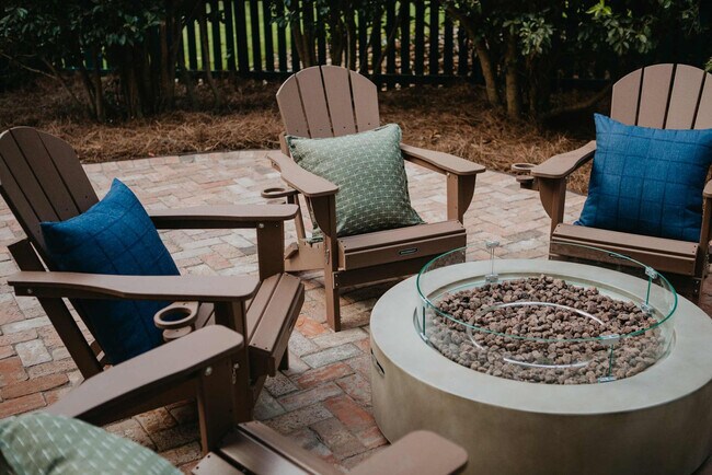 Building Photo - 946 Magnolia St SE