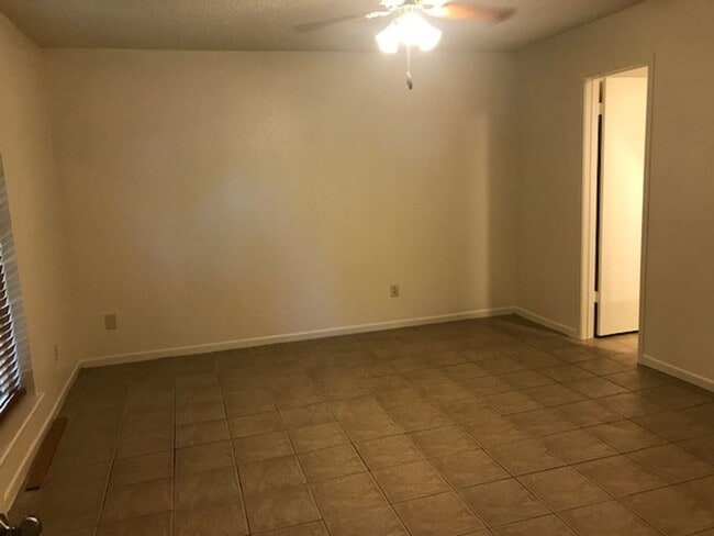 Building Photo - 5249 Meadowick Ln