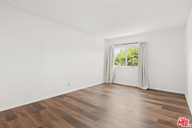 Building Photo - 6000 Canterbury Dr