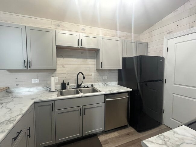 Building Photo - 1371 Cunat Ct