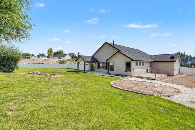 Building Photo - 2040 Kelly Dr