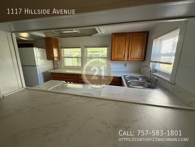 Building Photo - 1117 Hillside Ave