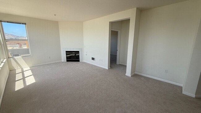 Building Photo - Epic REA – Top Floor Condo with Breathtaki...