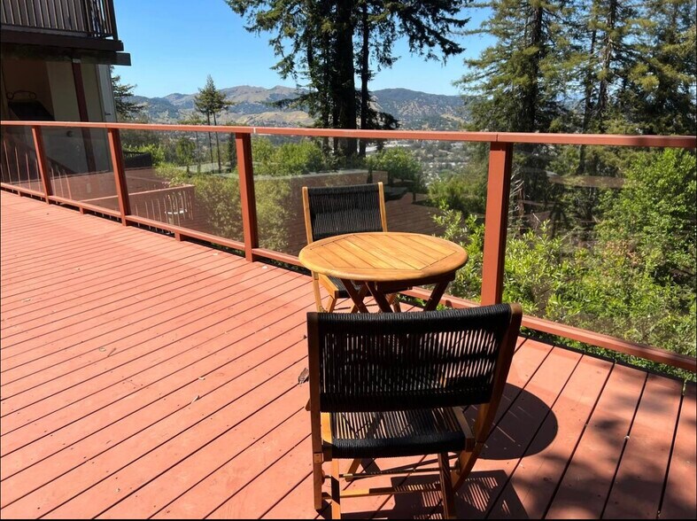 View of Side deck from another angle - 108 Oakmont Ave