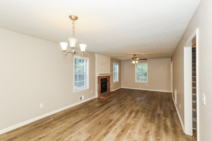Building Photo - 15 Valley Brook Dr