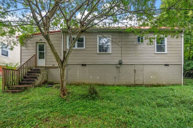 Building Photo - 2 Bedroom Pet Friendly Home For Rent Near ...