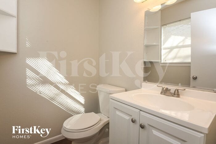 Building Photo - 1546 Willowbrook St