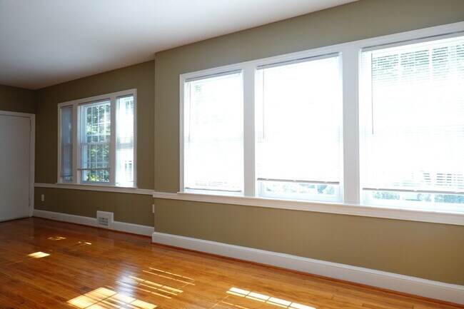 Building Photo - 800 Maplewood Ave