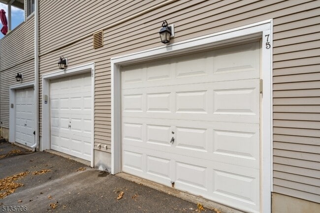 Building Photo - 75 Bentley Ct