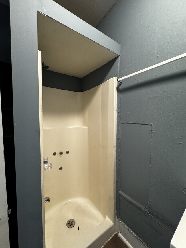 Building Photo - Cozy studio apartment with all bills paid HALF OFF 1ST MONTHS. MOVE IN BY 6/30/26.
