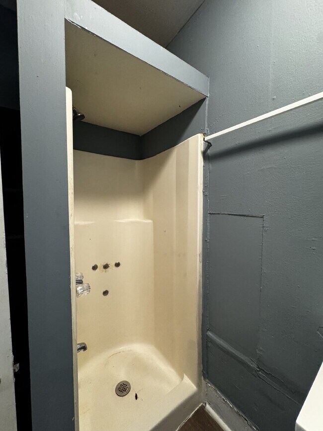 Building Photo - Cozy studio apartment with all bills paid