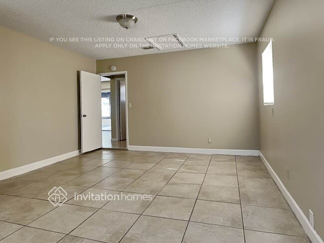 Building Photo - 1623 Palm Leaf Dr