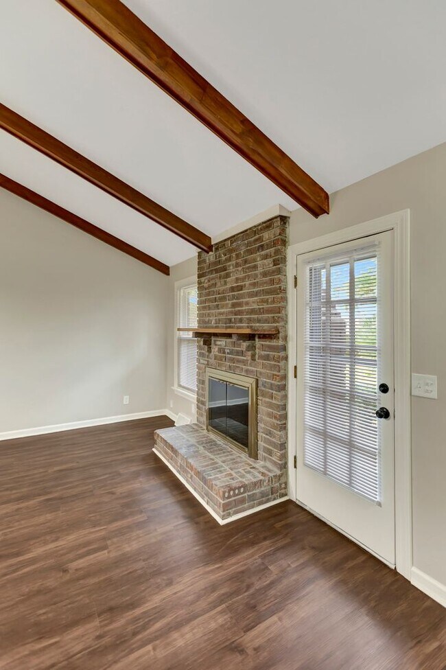 Building Photo - Charming 4-Bedroom, 2-Bath Brick Home with...