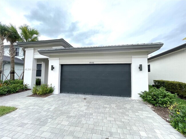 Building Photo - 4506 SW 174th Ave