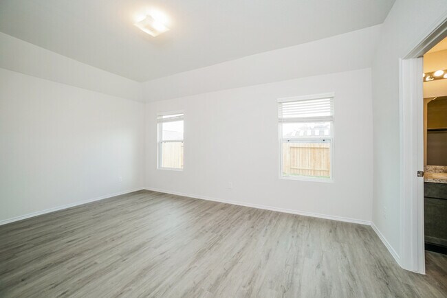 Building Photo - 312 Fallow Deer Dr