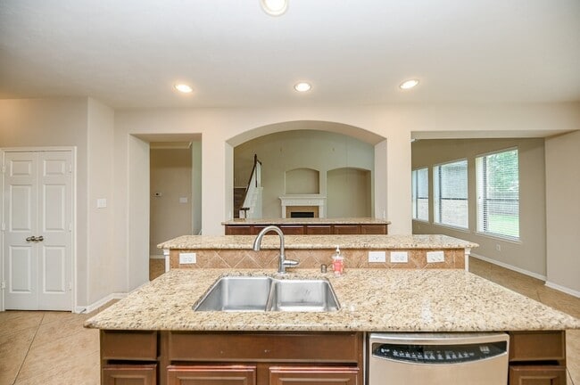 Building Photo - 602 Coggins Point Way