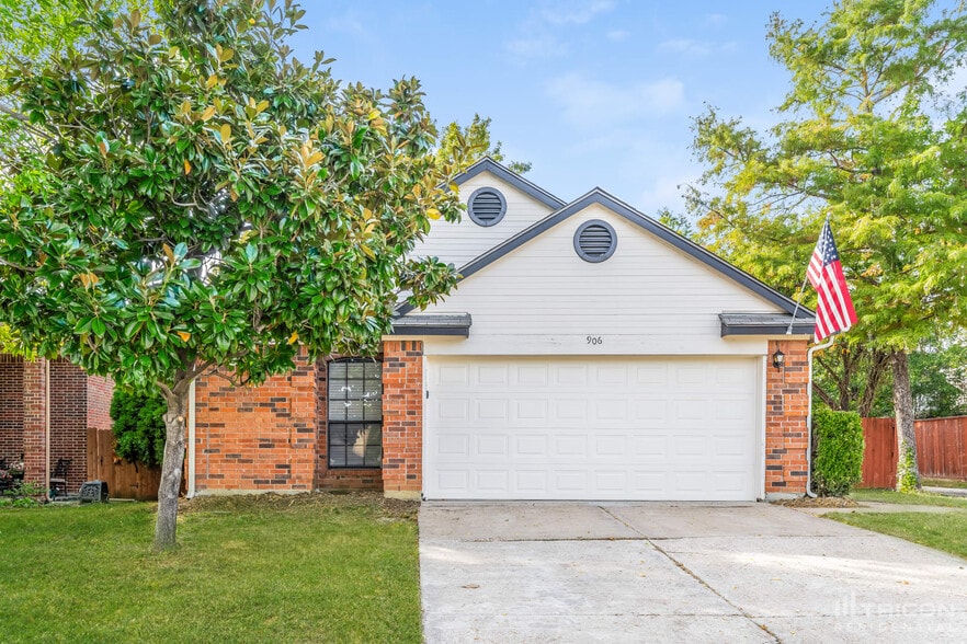 Primary Photo - 906 Sylvan Creek Dr