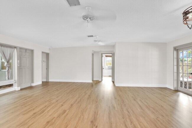 Building Photo - 2431 Key Largo Ln