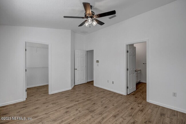 Building Photo - 5915 Pavilion Dr