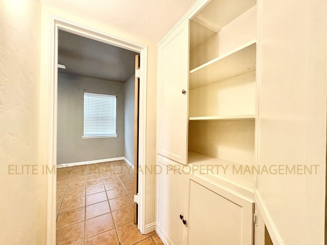 Building Photo - 1723 N Desmond Ln