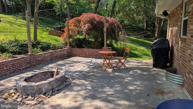 Building Photo - 15715 Tierra Dr