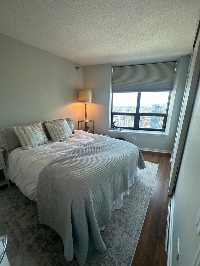 Building Photo - 400 N La Salle Dr