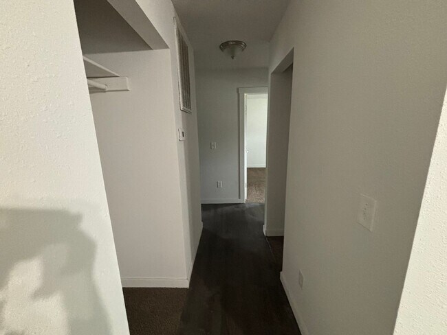 Building Photo - Charming 3 bed plus bonus room