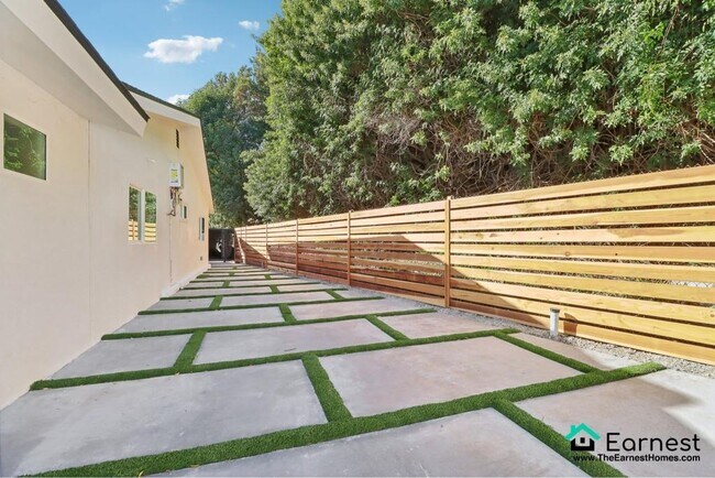 Building Photo - 4 + 3 Elegant Sherman Oaks Retreat with Po...