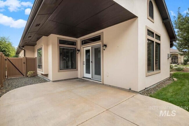 Building Photo - 5901 N Beaham Ave