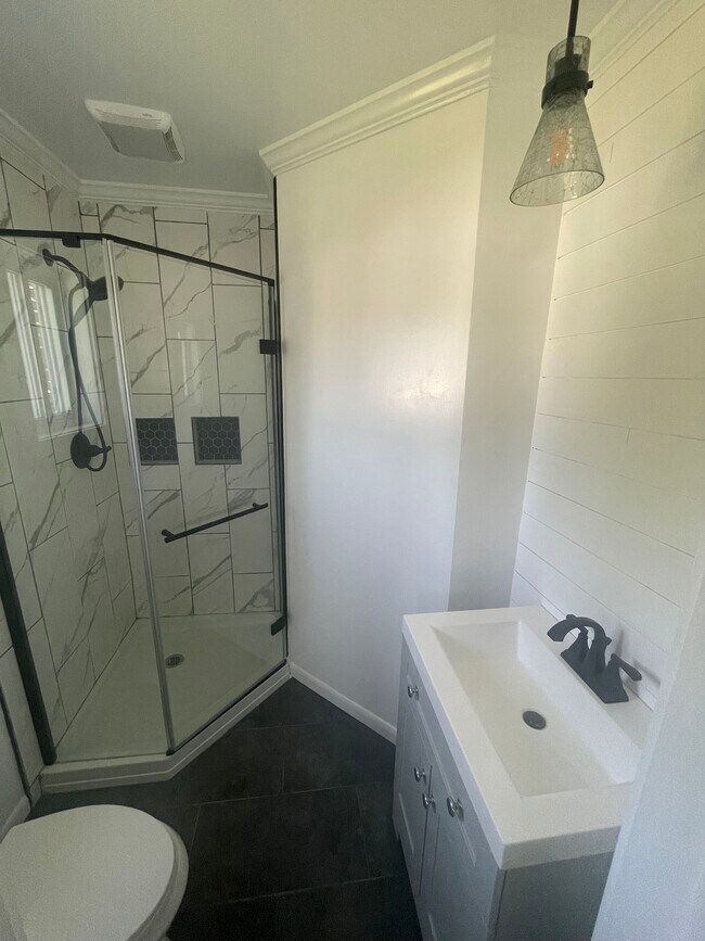 Newly updated master bathroom - 4384 Walton Plz