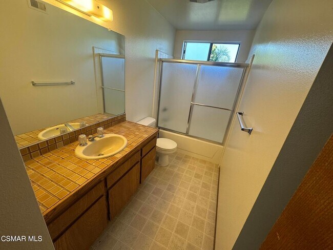 Building Photo - 2930 Reservoir Dr