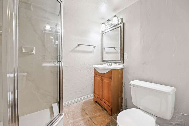 Building Photo - 2576 E Wren Rd