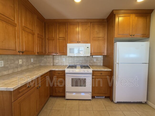 Building Photo - 1878 E Stratford Ave