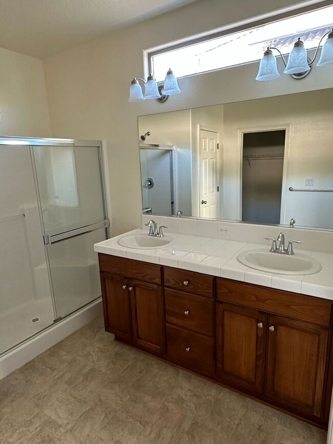 Building Photo - 318 S Wind Ct
