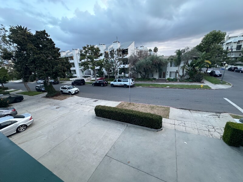Building Photo - 10676 Missouri Ave