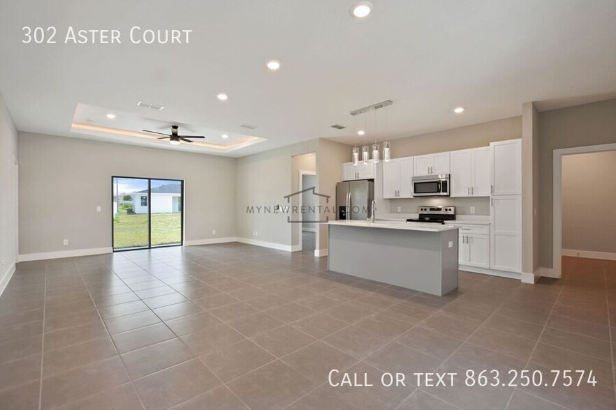 Building Photo - 302 W Aster Ct
