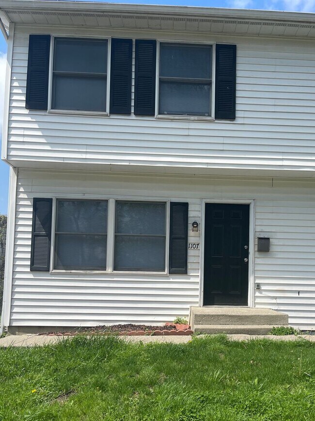 Building Photo - Welcome to this beautifully renovated 2-be...