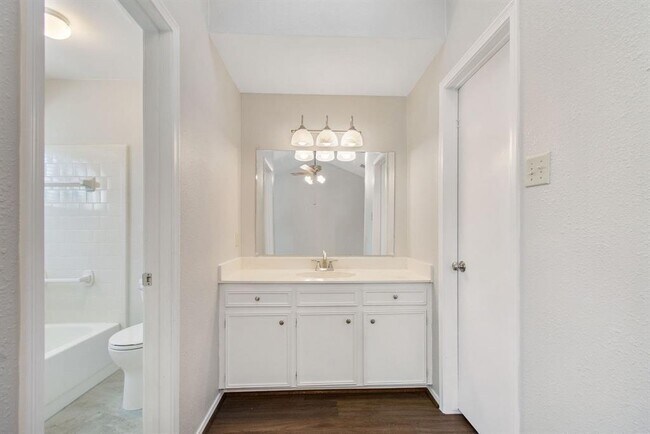 Building Photo - 108 N Deerfoot Cir