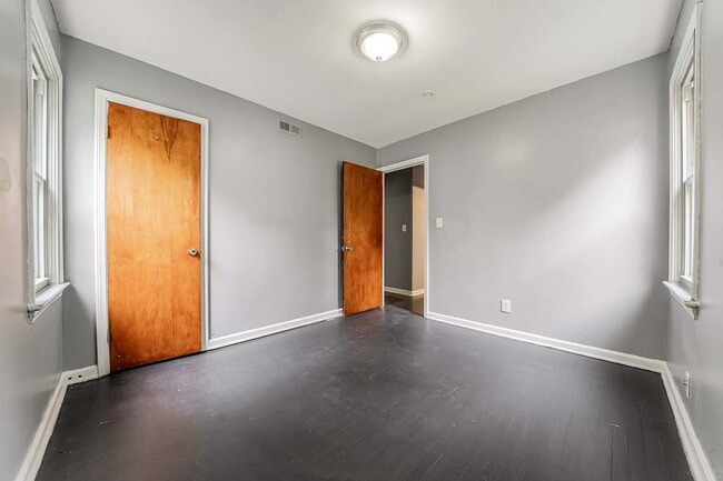 Building Photo - 2533 Greenvale Rd